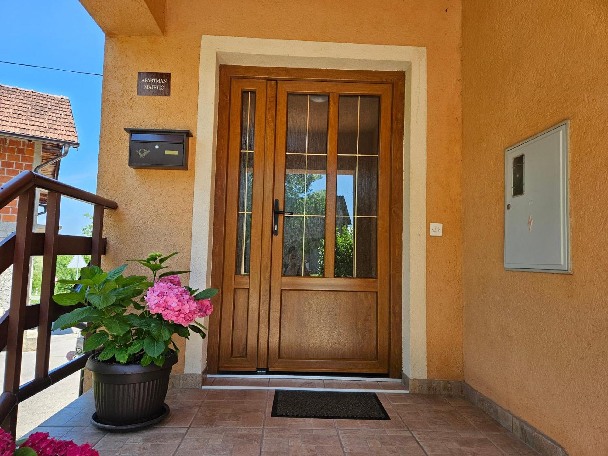 Apartment Majetic Gornji Vaganac Esterno foto