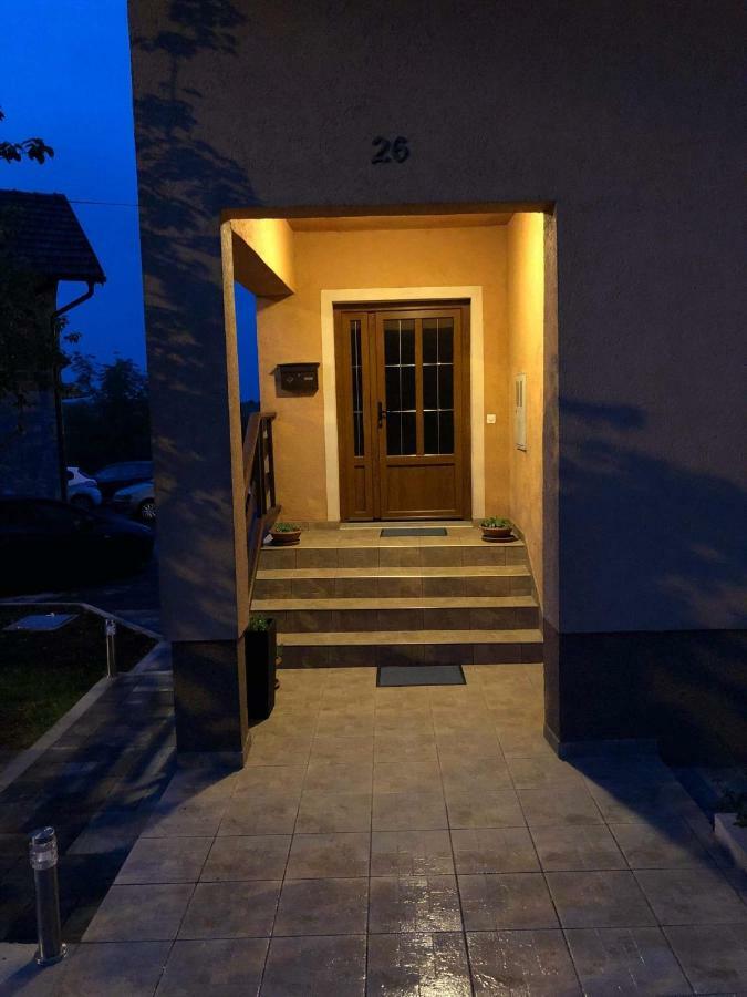 Apartment Majetic Gornji Vaganac Esterno foto